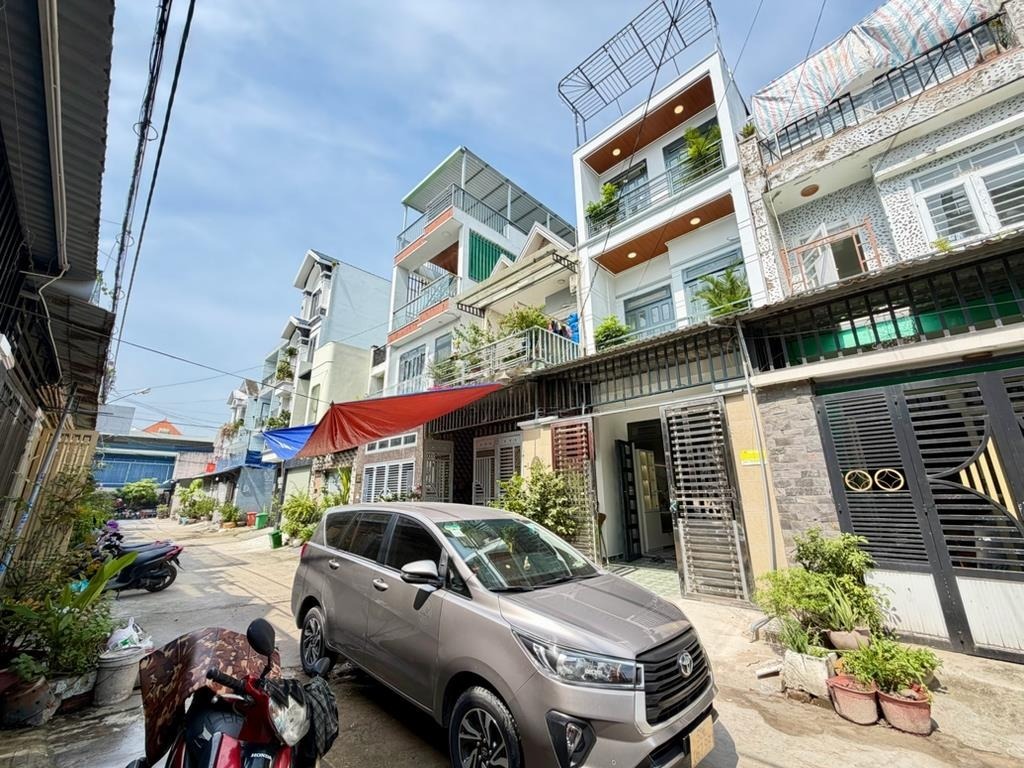 Cần Bán Gấp Nhà 2 lầu Phường Thạnh Lộc Đường Hà Huy Giáp Quận 12