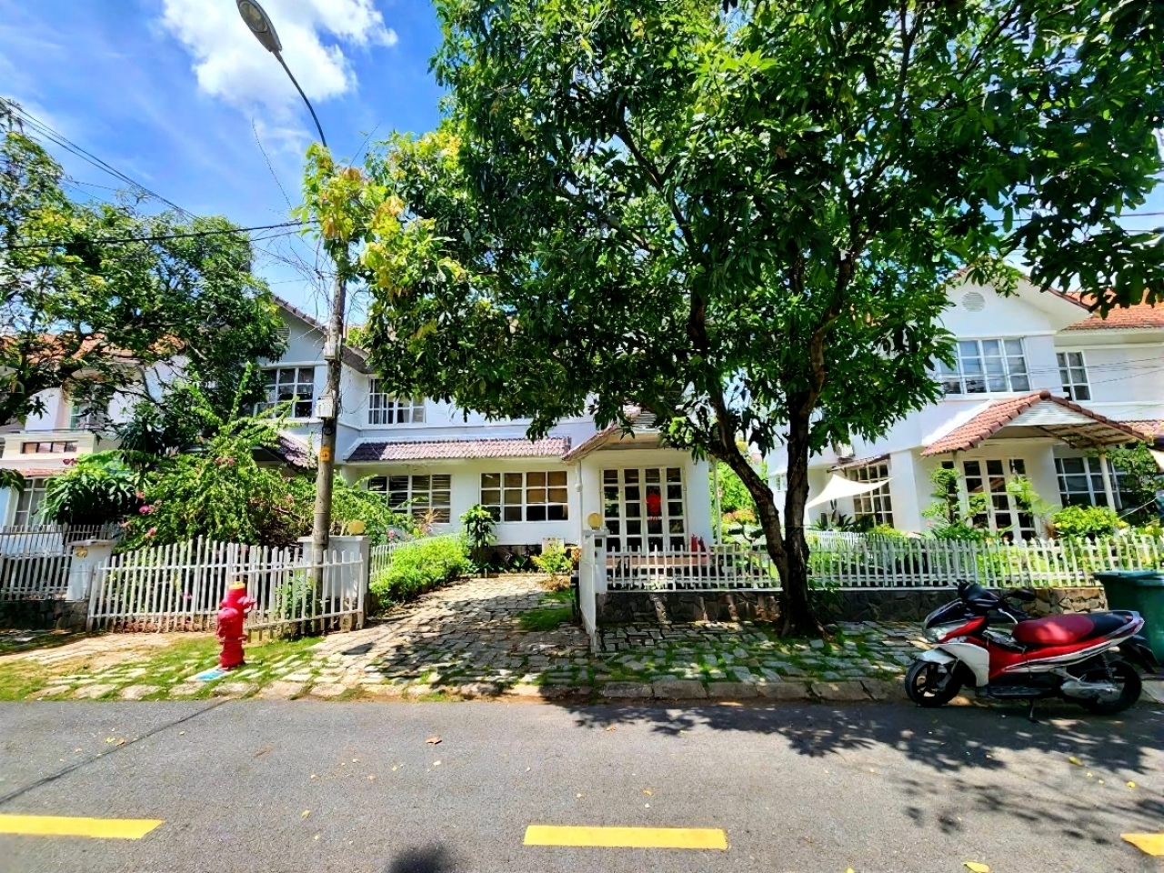 Biệt thự cao cấp nghỉ dưỡng ven sông Sài Gòn 250m2 full thổ cư thiết kế xanh thoáng mát giá 7tỷ500